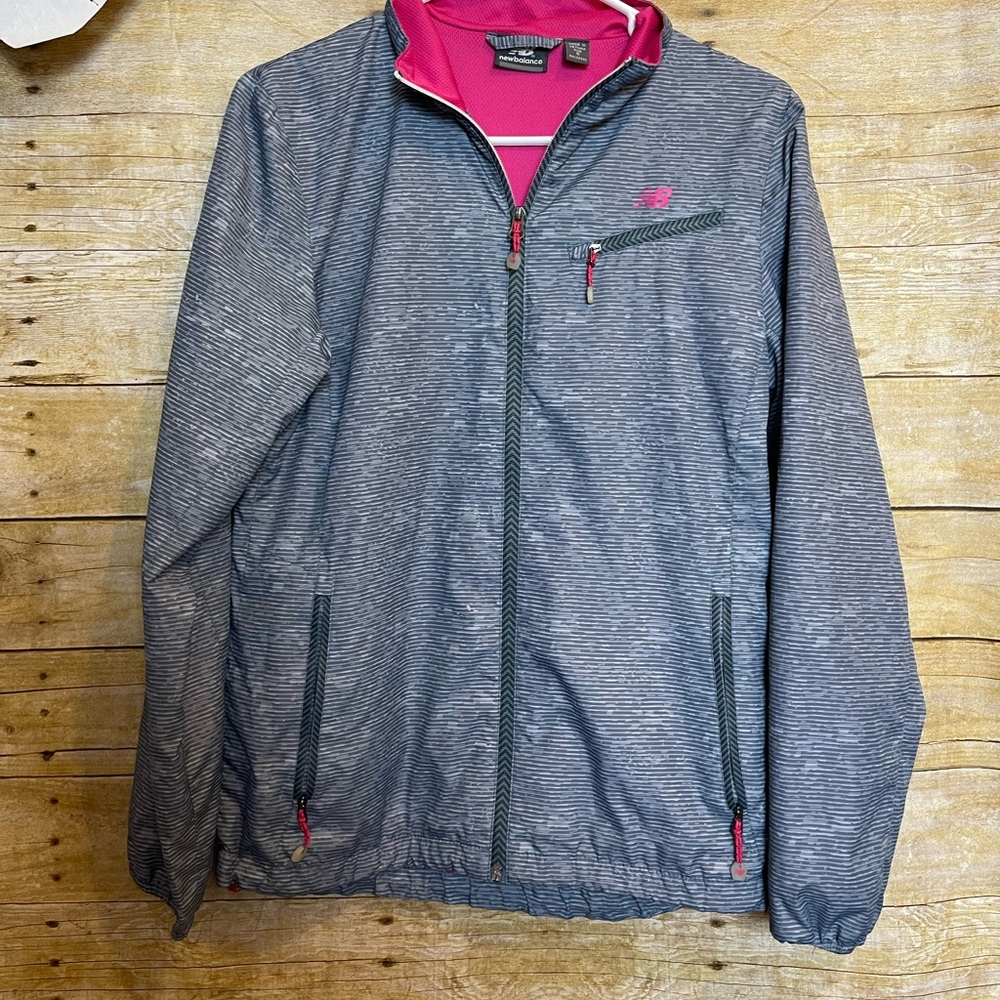 New balance lightweight windbreaker style jacket 🛍
